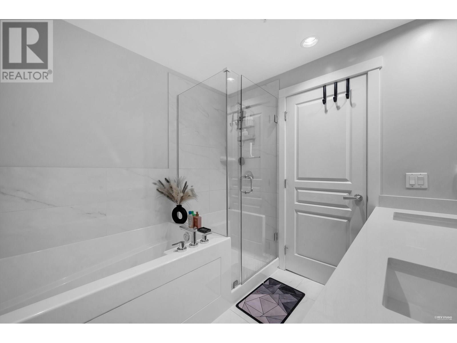 Photo 19 of 211 9366 Tomicki Avenue, Richmond BC