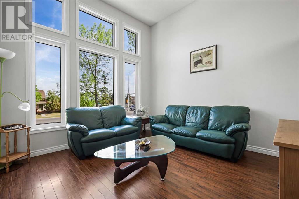 Single Family House 3 Level for Sale in  Macewan Drive NW MacEwan Glen Calgary 