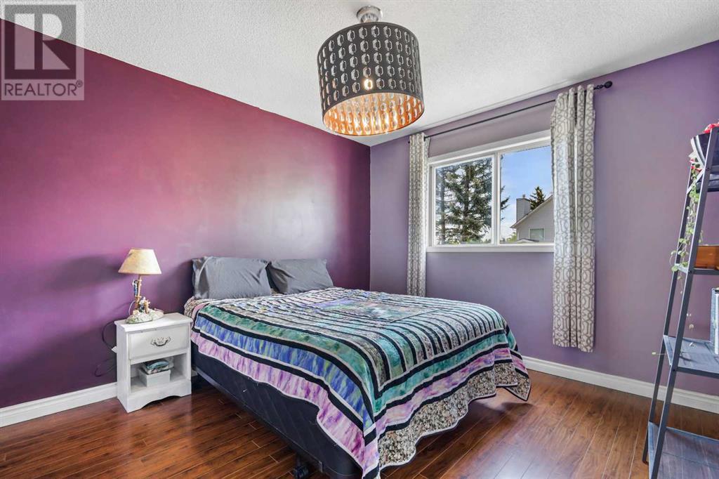 Single Family House 3 Level for Sale in  Macewan Drive NW MacEwan Glen Calgary 