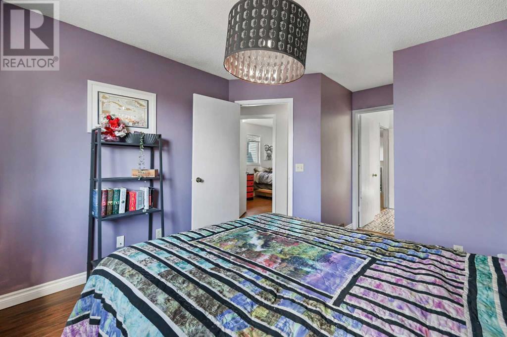 Single Family House 3 Level for Sale in  Macewan Drive NW MacEwan Glen Calgary 