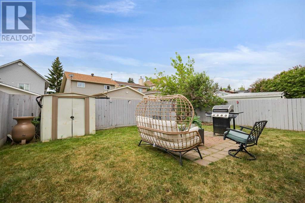 Single Family House 3 Level for Sale in  Macewan Drive NW MacEwan Glen Calgary 