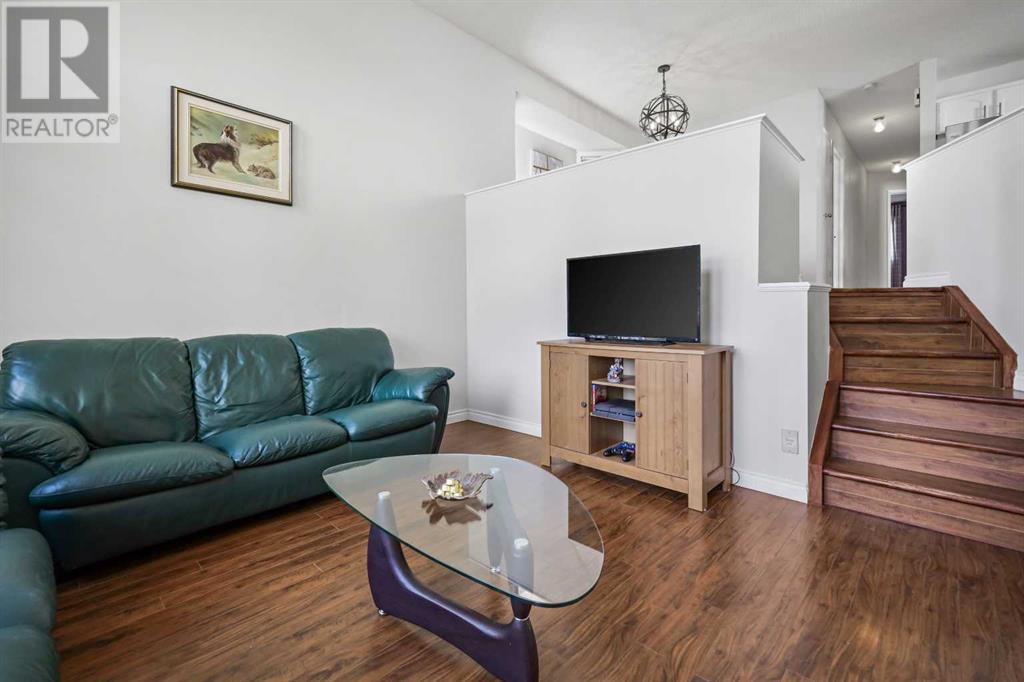 Single Family House 3 Level for Sale in  Macewan Drive NW MacEwan Glen Calgary 