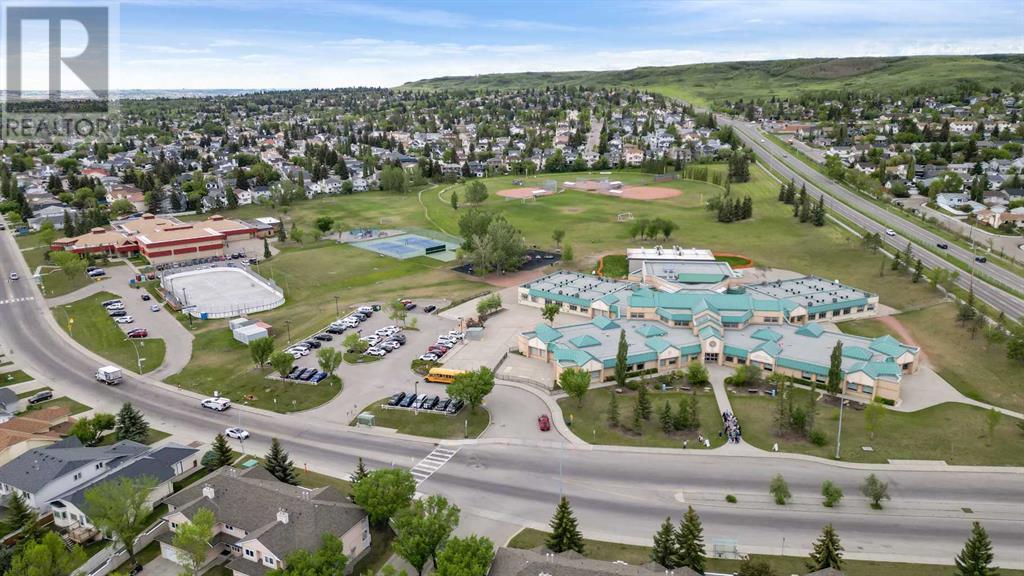 Single Family House 3 Level for Sale in  Macewan Drive NW MacEwan Glen Calgary 