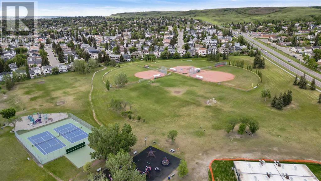 Single Family House 3 Level for Sale in  Macewan Drive NW MacEwan Glen Calgary 