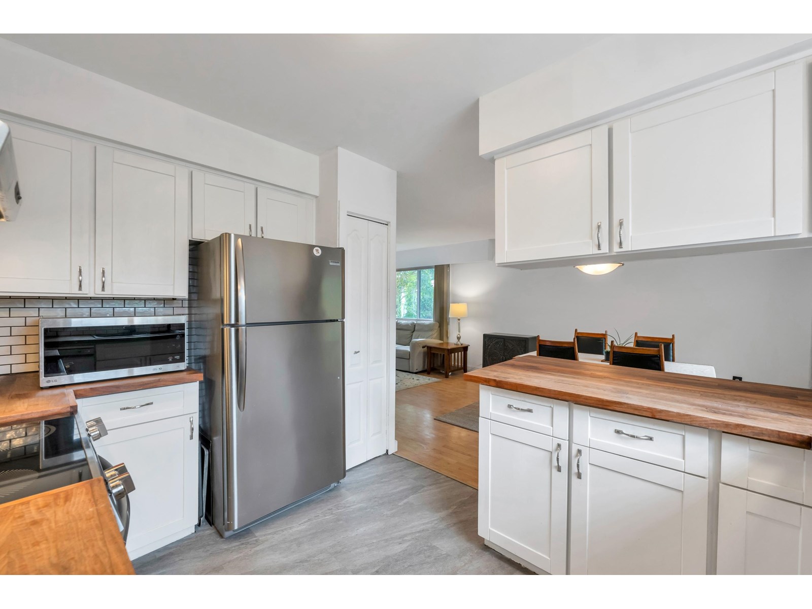 Photo 11 of 33318 Holland Avenue, Abbotsford BC