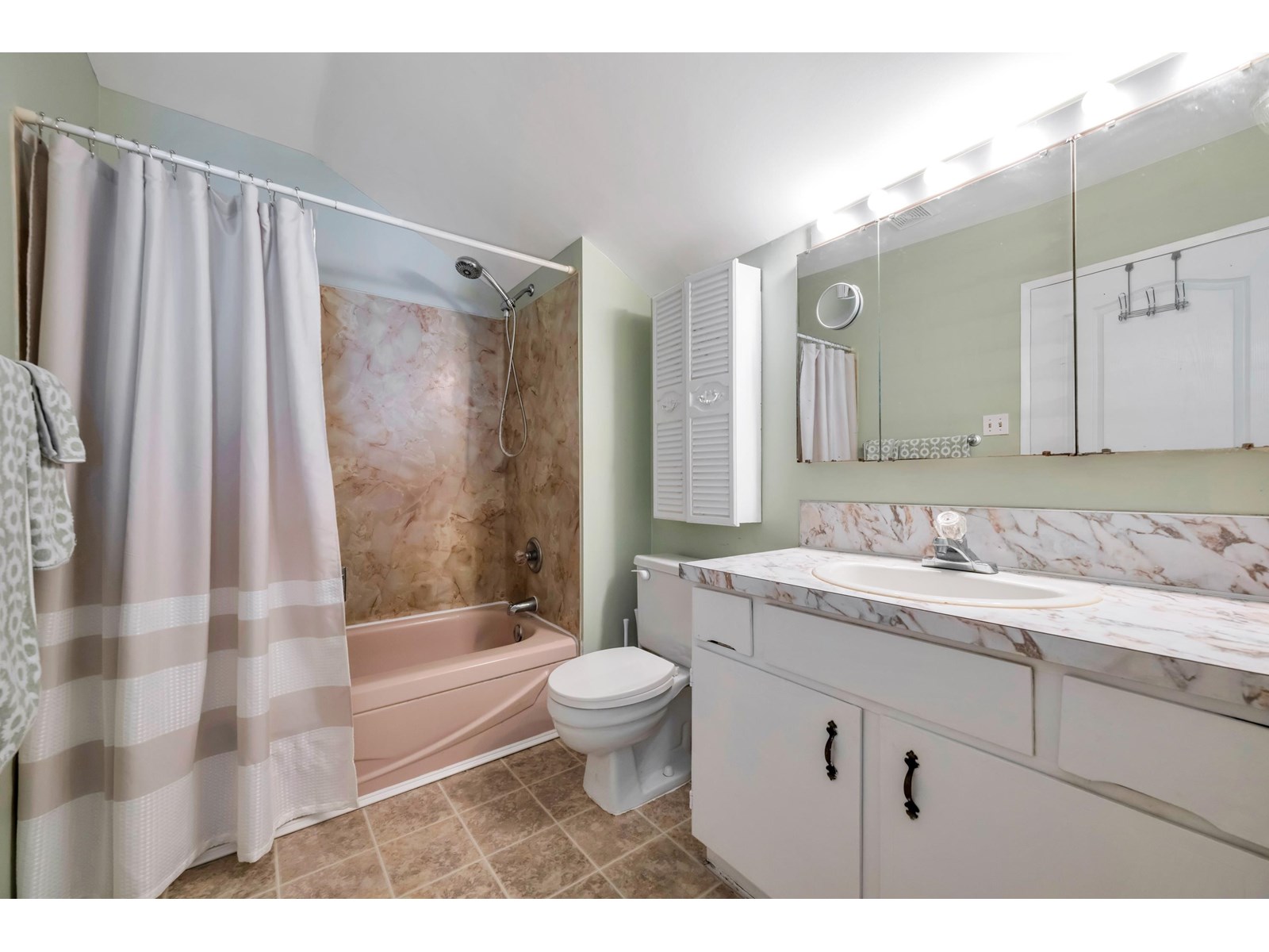Photo 20 of 33318 Holland Avenue, Abbotsford BC