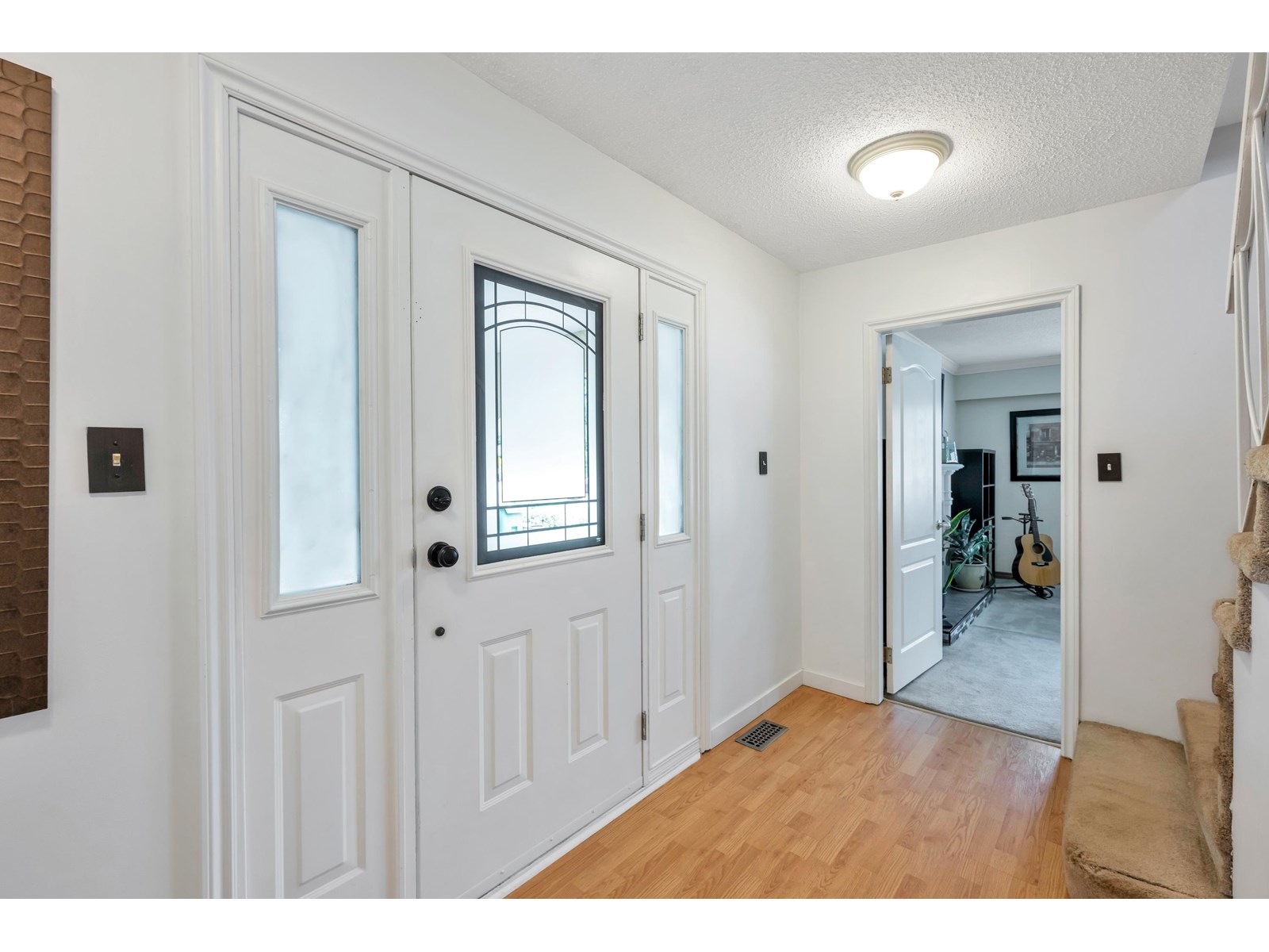 Photo 14 of 33318 Holland Avenue, Abbotsford BC