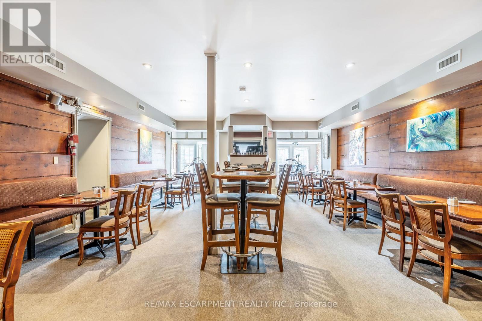Photo 7 of 262 270 Main Street S, Guelph Eramosa ON