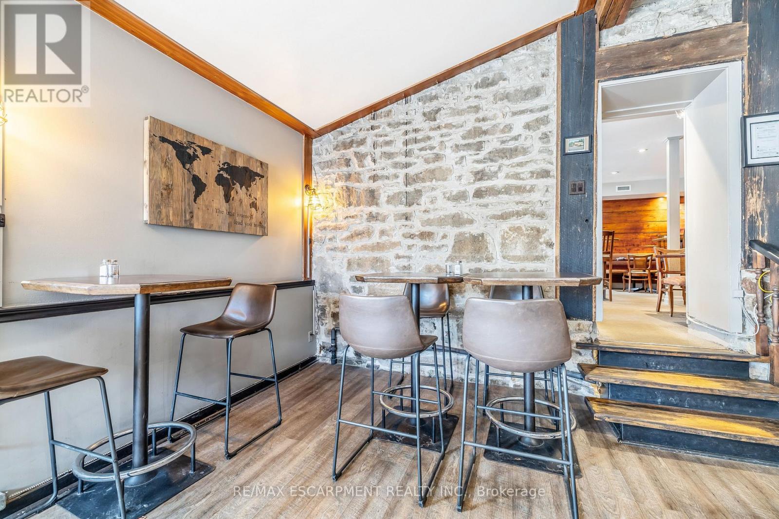 Photo 2 of 262 270 Main Street S, Guelph Eramosa ON
