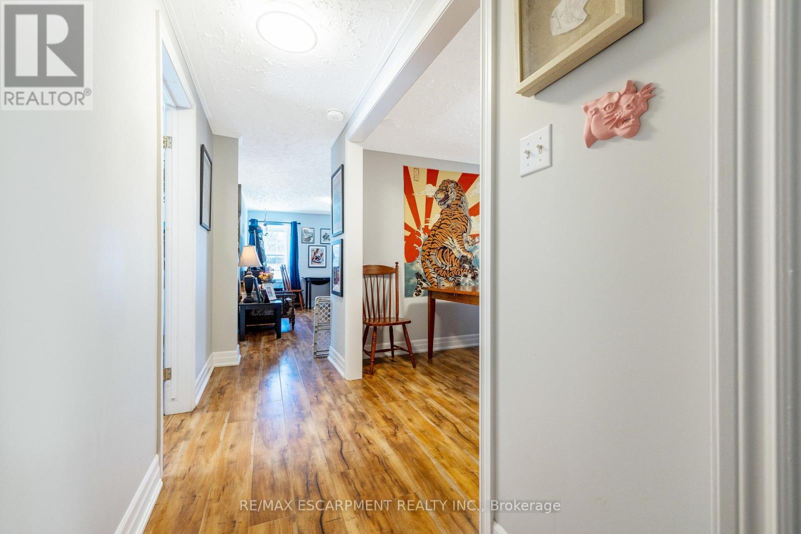 Photo 5 of 262 270 Main Street S, Guelph Eramosa ON