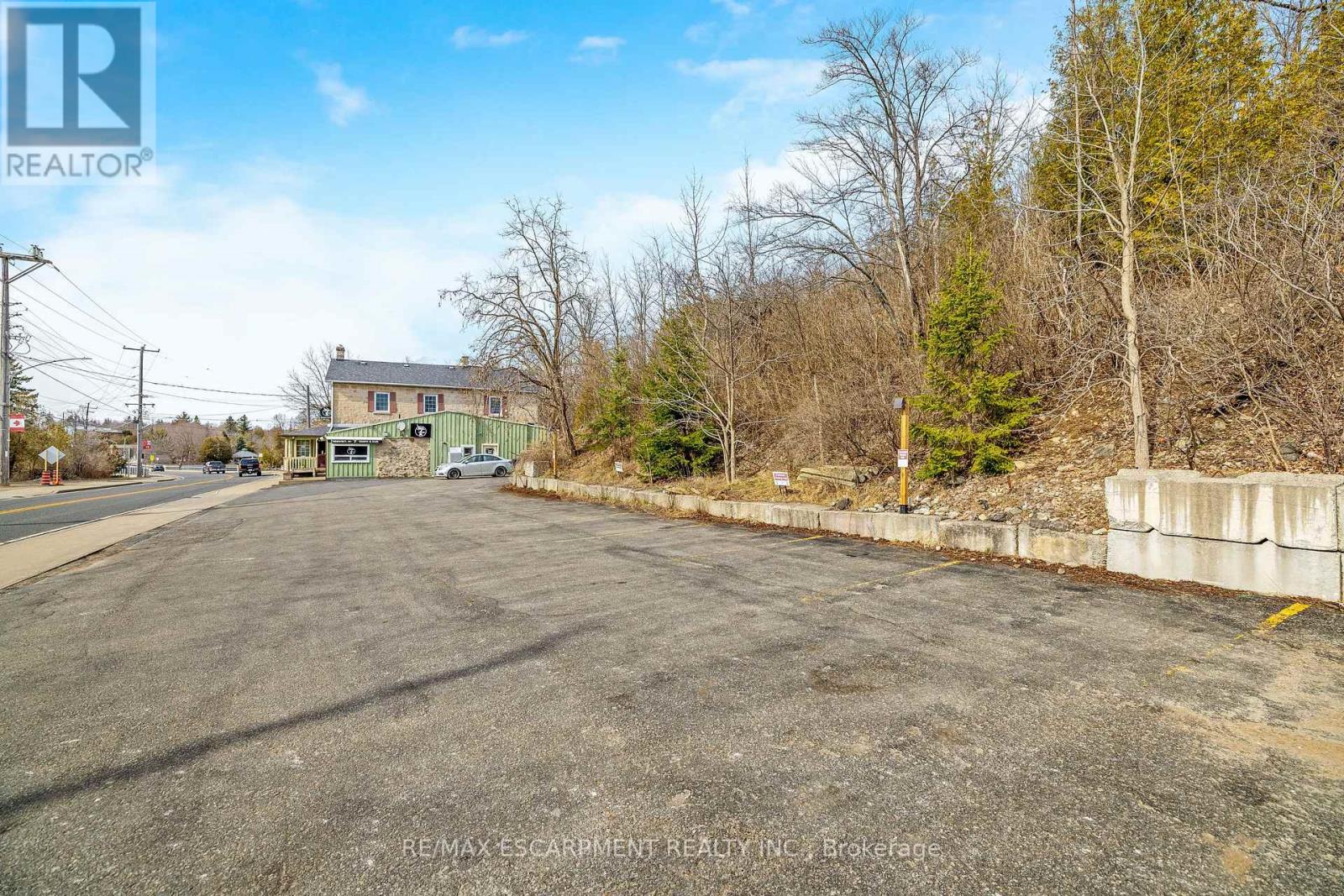 Photo 13 of 262 270 Main Street S, Guelph Eramosa ON