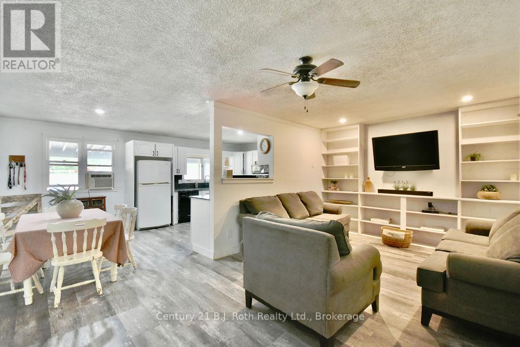 Photo 10 of 2286 Flos Ten Road E, Springwater ON