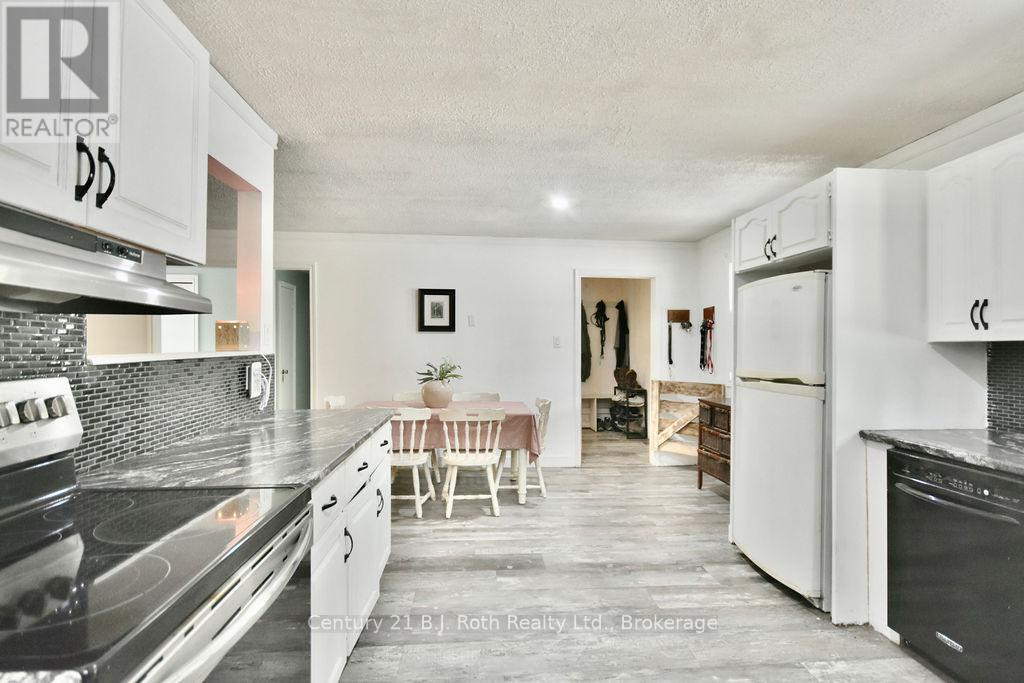 Photo 21 of 2286 Flos Ten Road E, Springwater ON