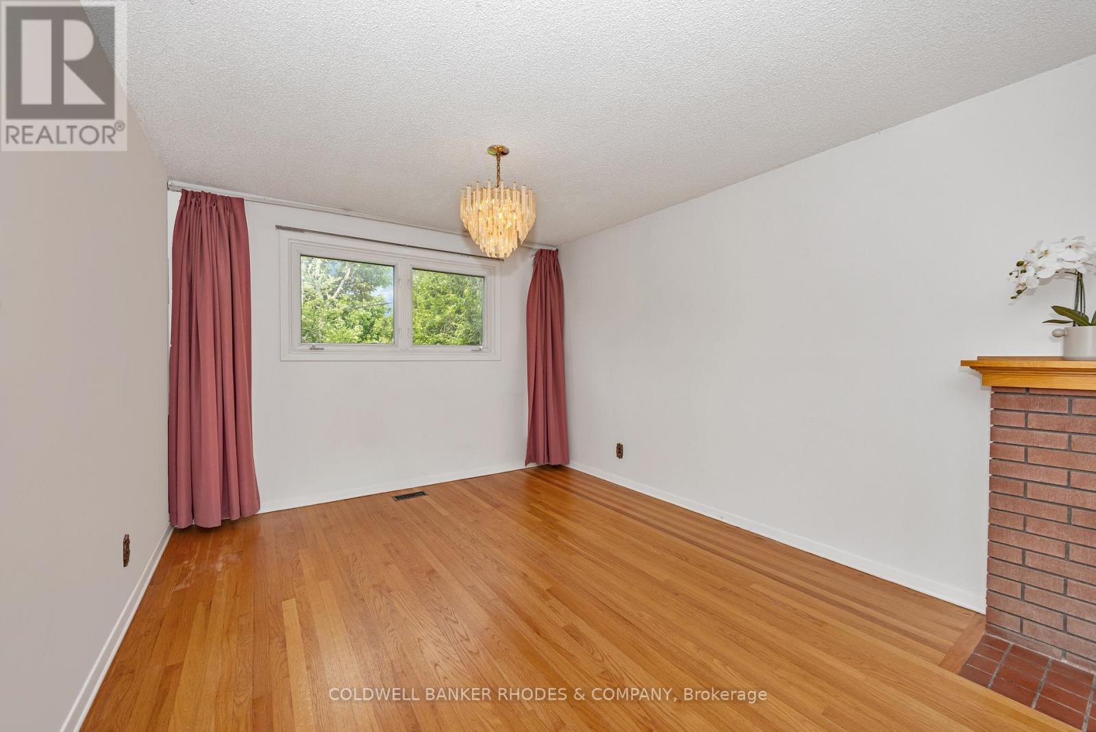 https://ddfcdn.realtor.ca/listing/TS638857568983170000/reb76/highres/1/x12225931_10.jpg