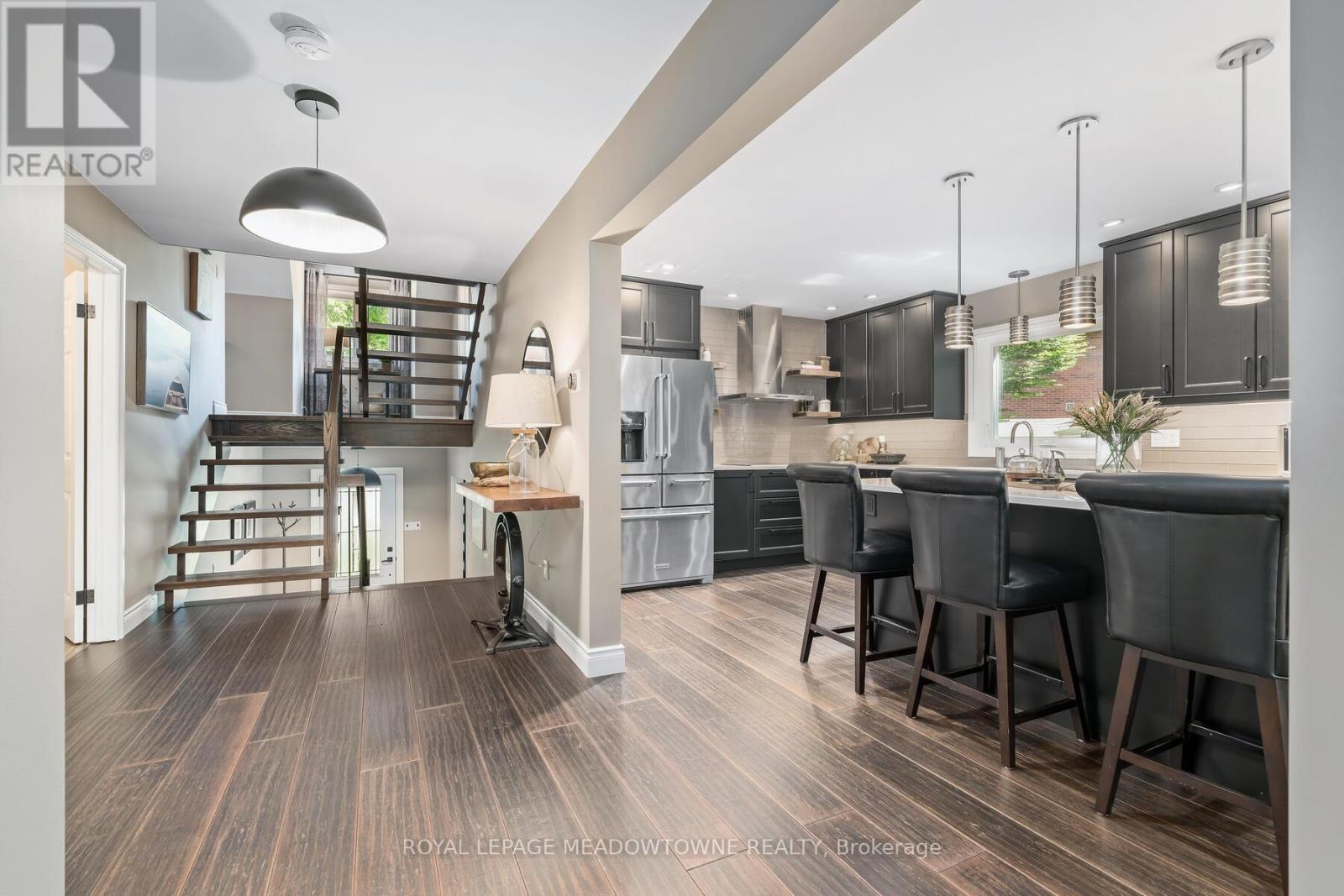Photo 10 of 20 Cindebarke Terrace, Halton Hills ON