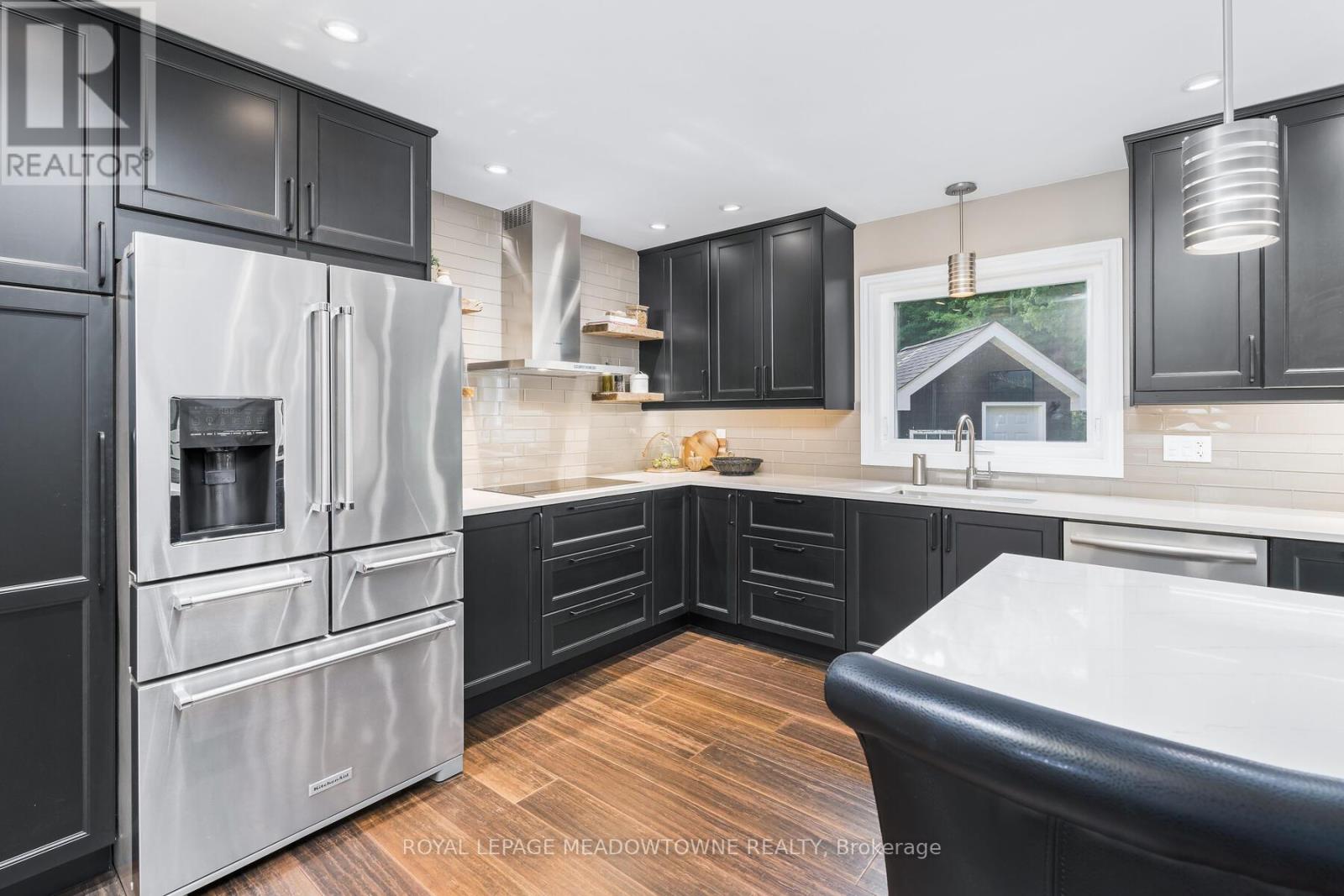 Photo 15 of 20 Cindebarke Terrace, Halton Hills ON