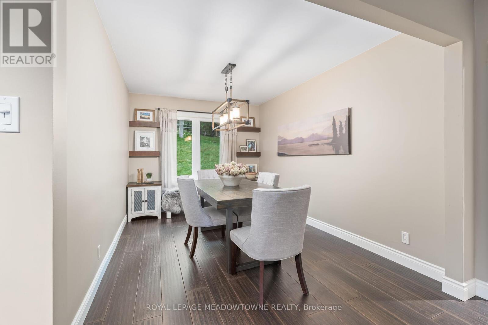 Photo 17 of 20 Cindebarke Terrace, Halton Hills ON