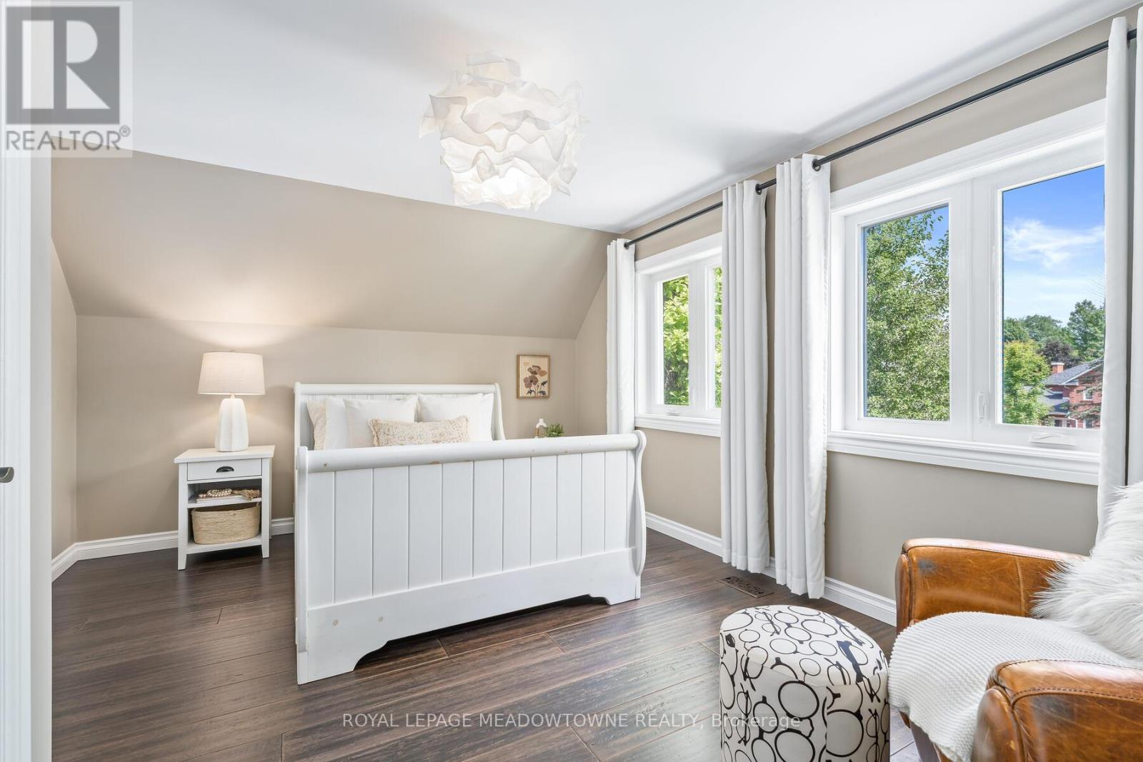 Photo 23 of 20 Cindebarke Terrace, Halton Hills ON