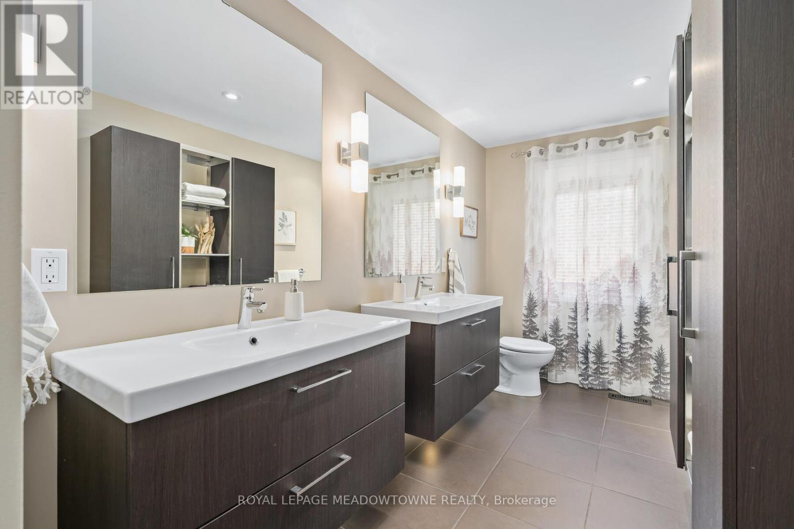 Photo 27 of 20 Cindebarke Terrace, Halton Hills ON
