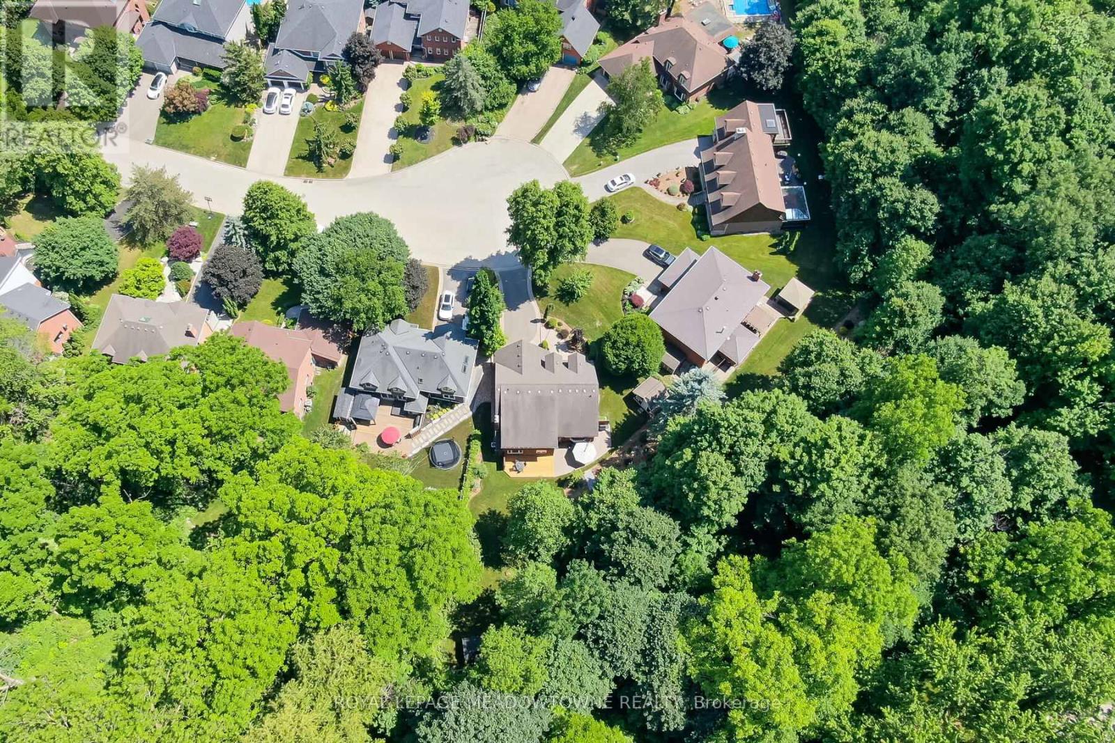 Photo 3 of 20 Cindebarke Terrace, Halton Hills ON