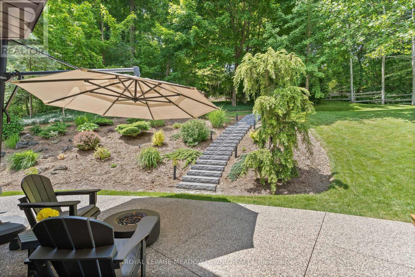 Photo 44 of 20 Cindebarke Terrace, Halton Hills ON