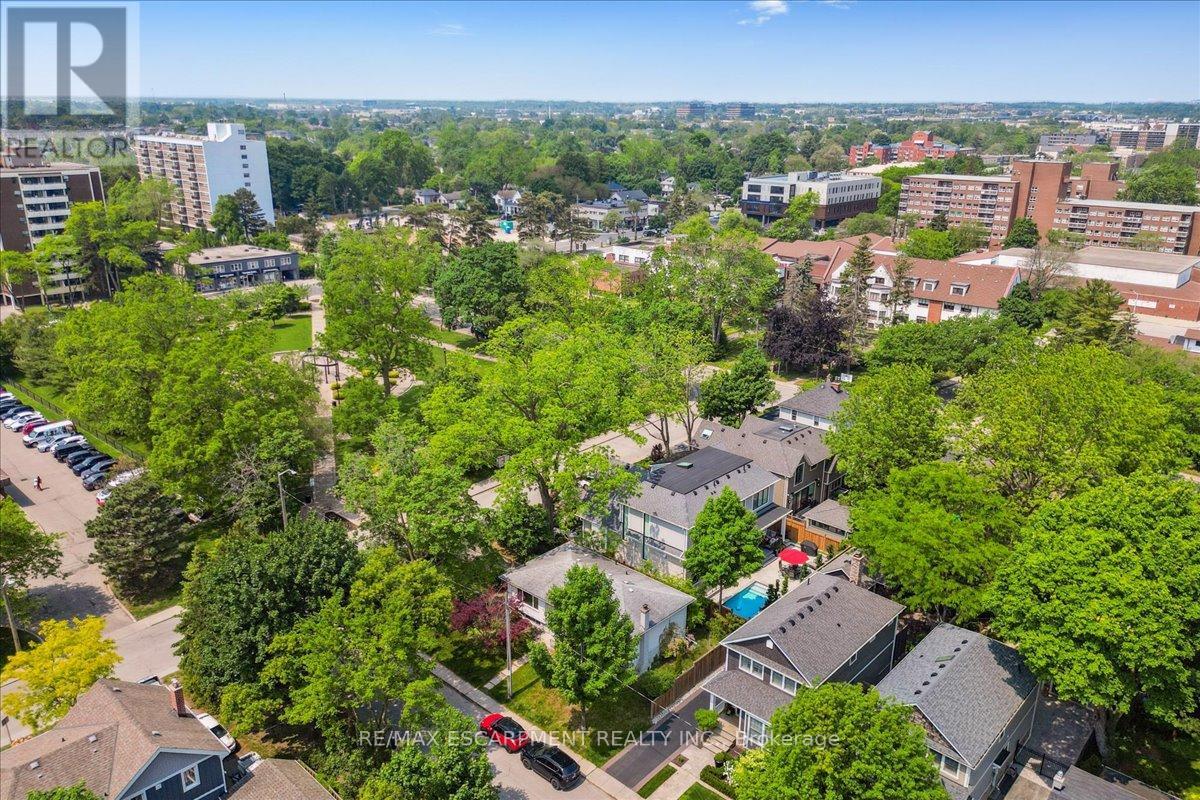 Photo 2 of 49 Head Street, Oakville ON