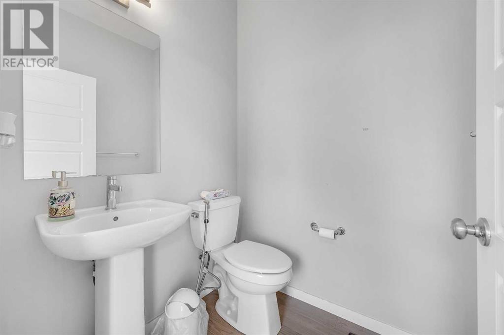 Photo 7 of 1422 Midtown Link Sw, Airdrie AB