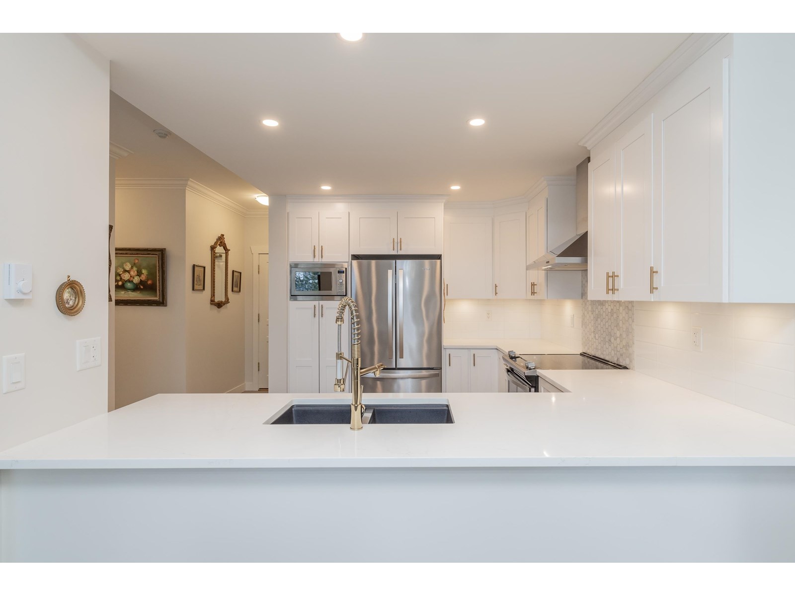 Photo 6 of 411 1785 Martin Drive, Surrey BC