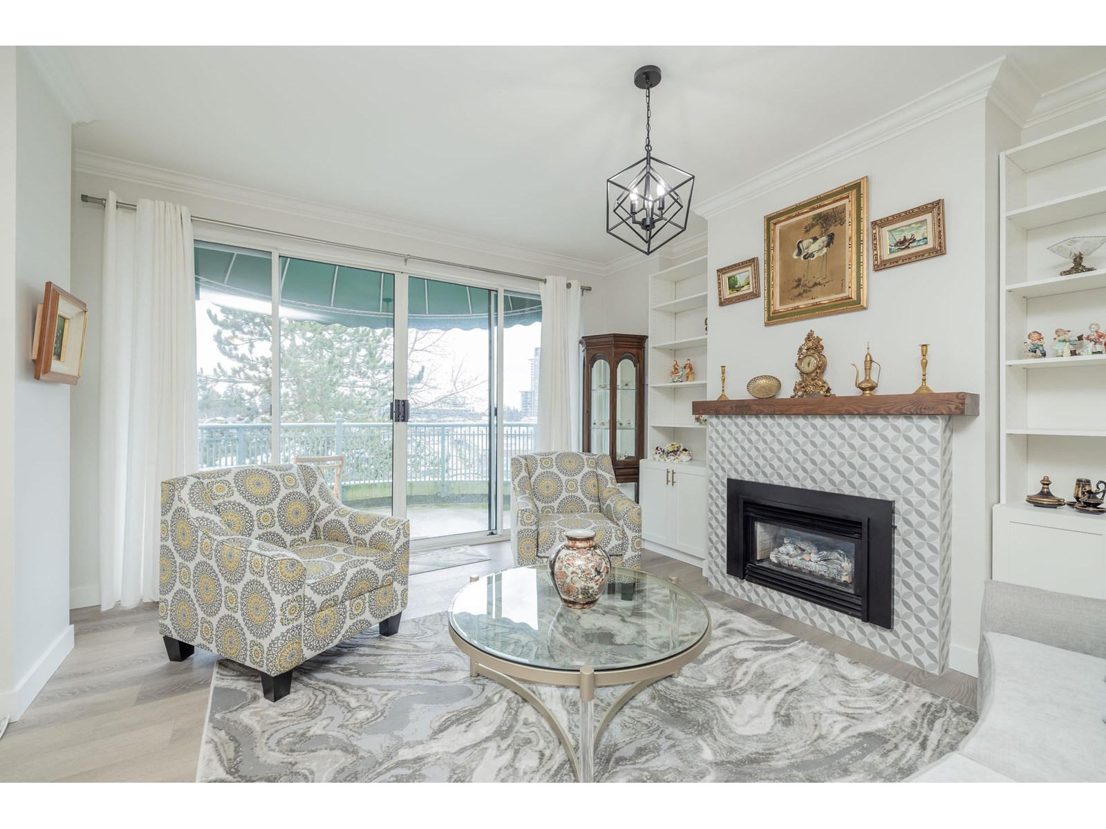 Photo 10 of 411 1785 Martin Drive, Surrey BC