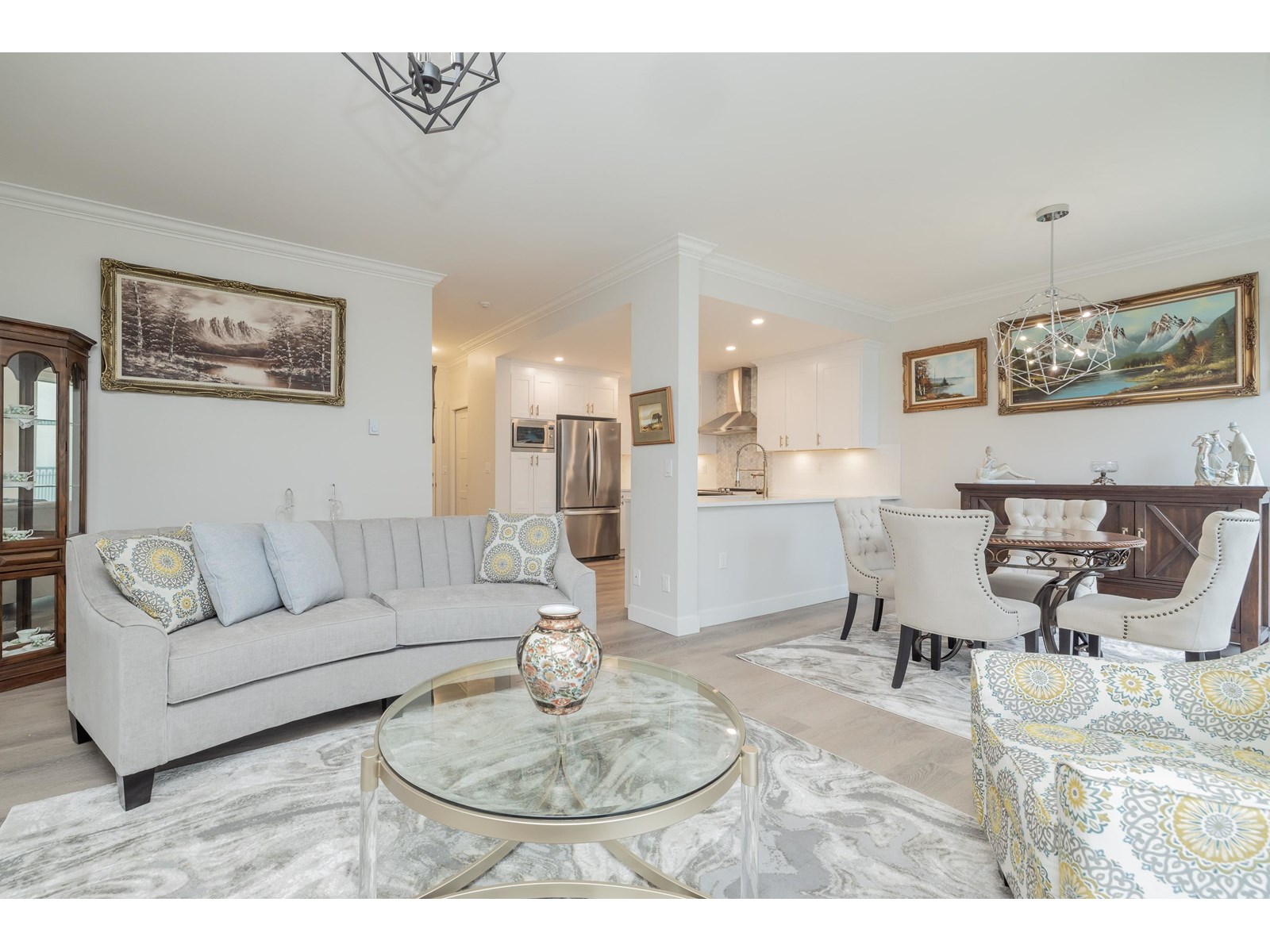 Photo 12 of 411 1785 Martin Drive, Surrey BC