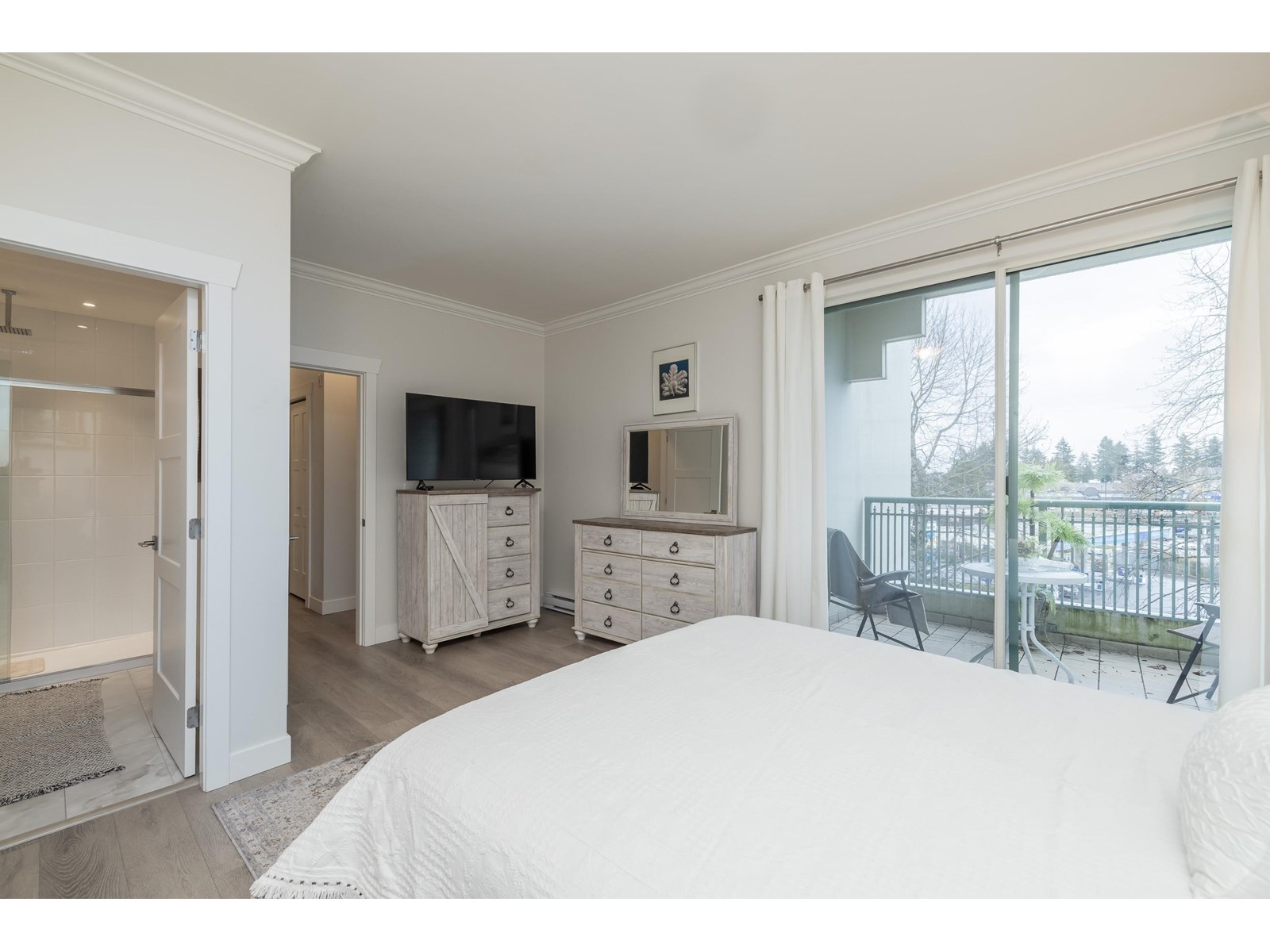 Photo 15 of 411 1785 Martin Drive, Surrey BC
