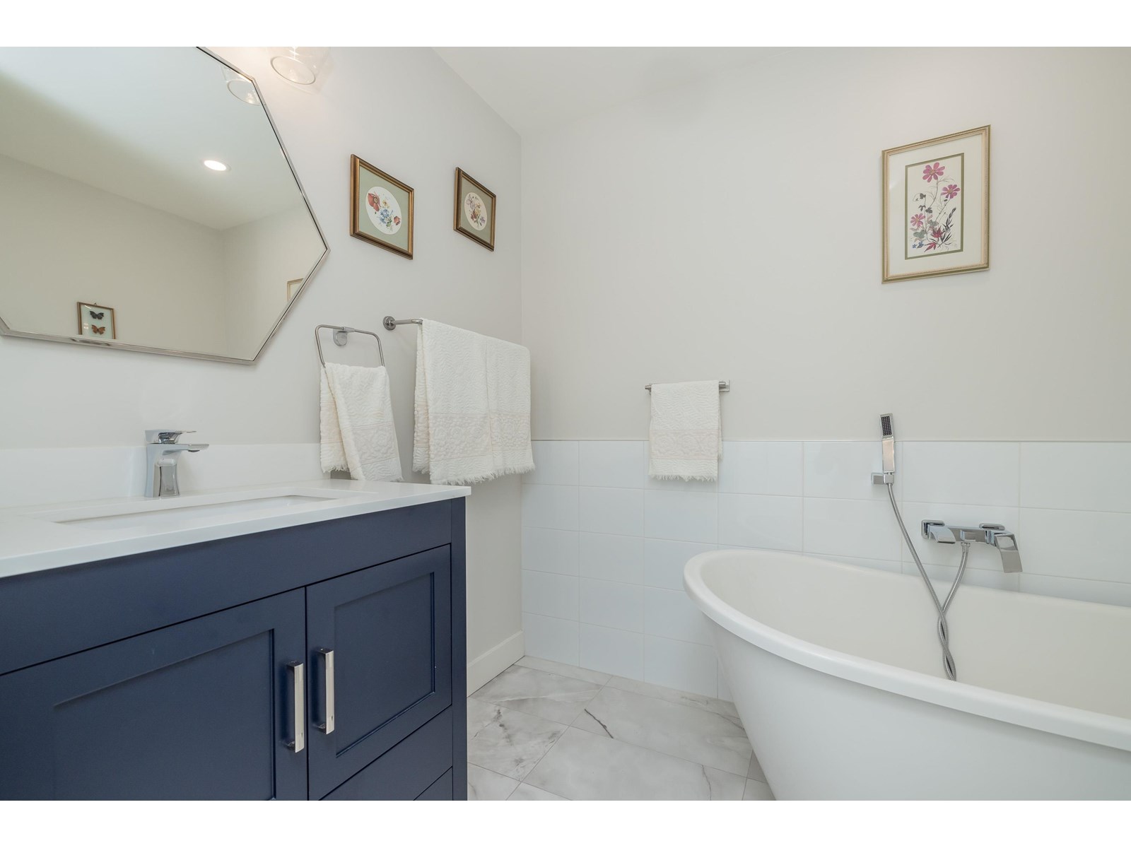 Photo 18 of 411 1785 Martin Drive, Surrey BC