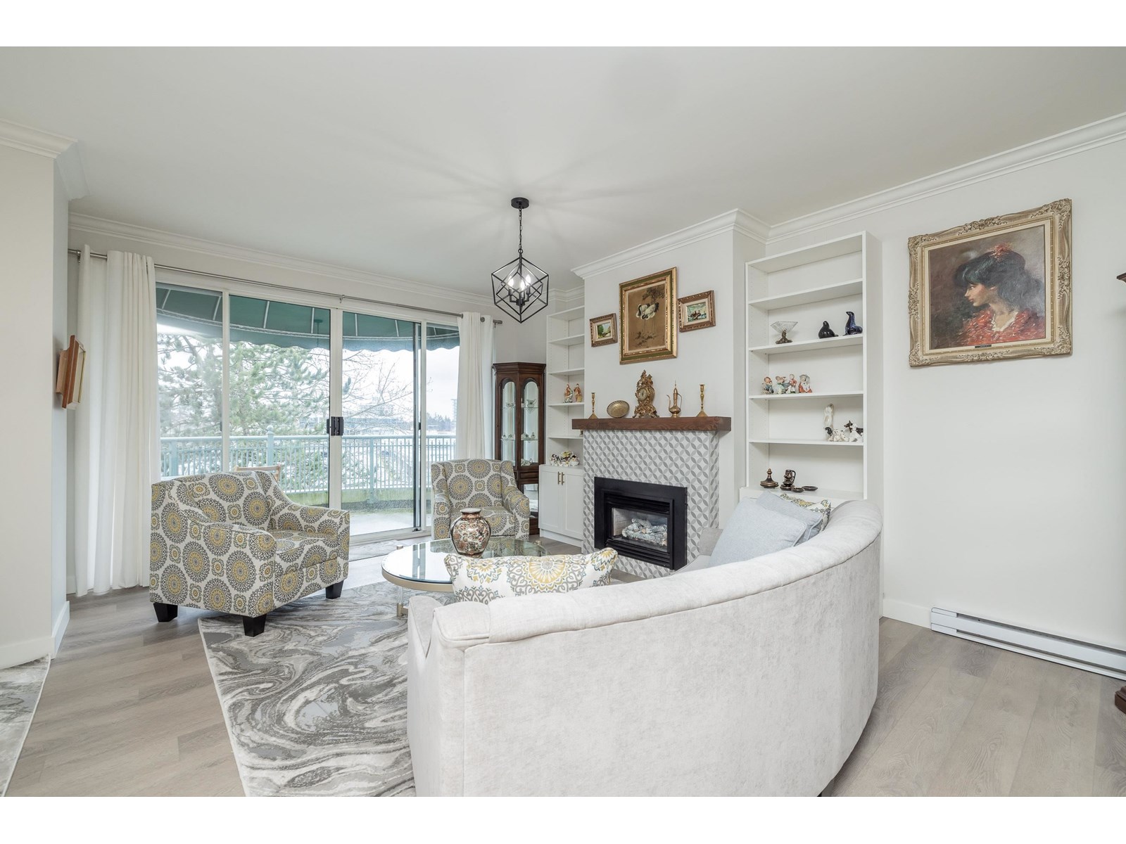 Photo 9 of 411 1785 Martin Drive, Surrey BC