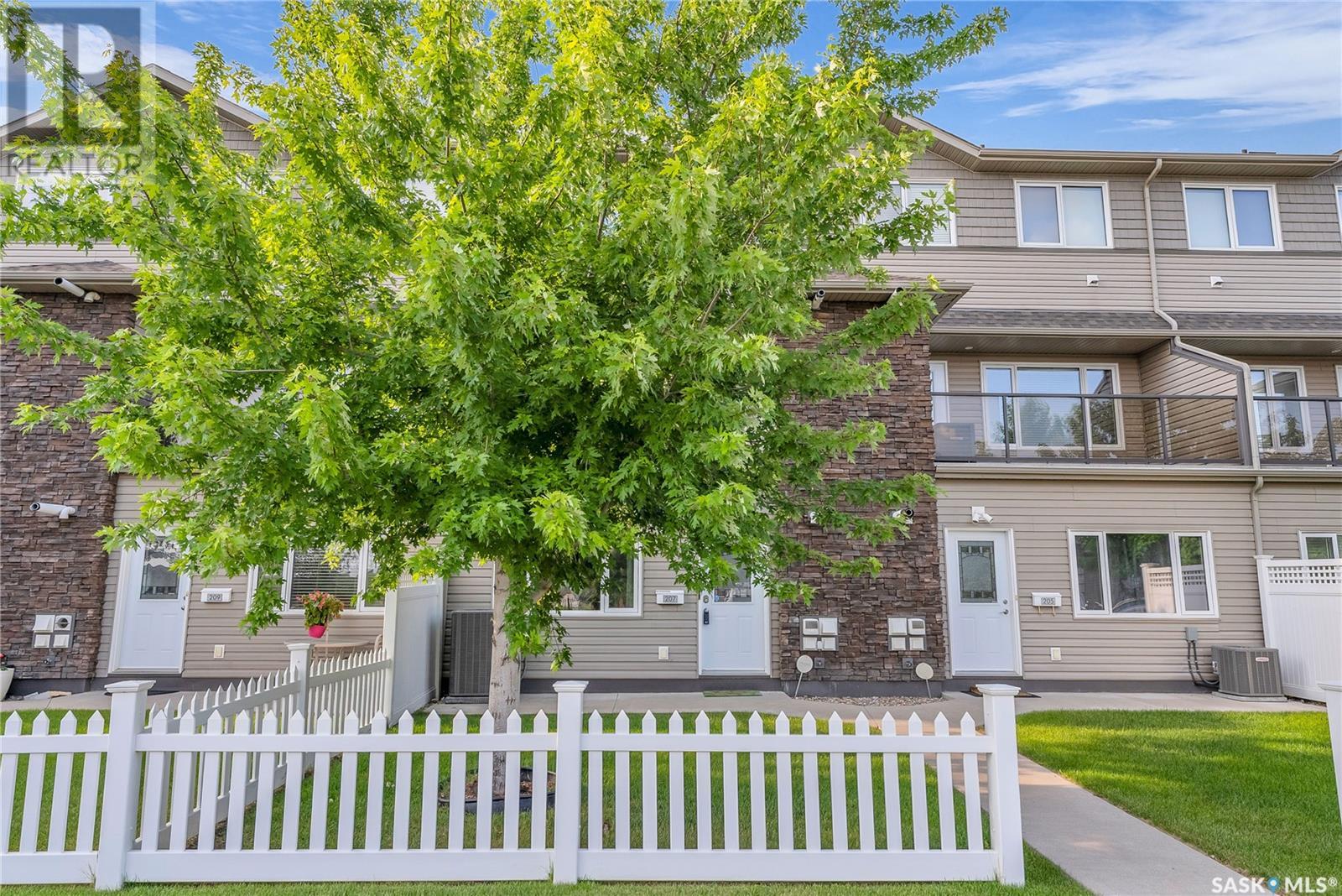Single Family House for Sale in   Dalgleish LINK Saskatoon 