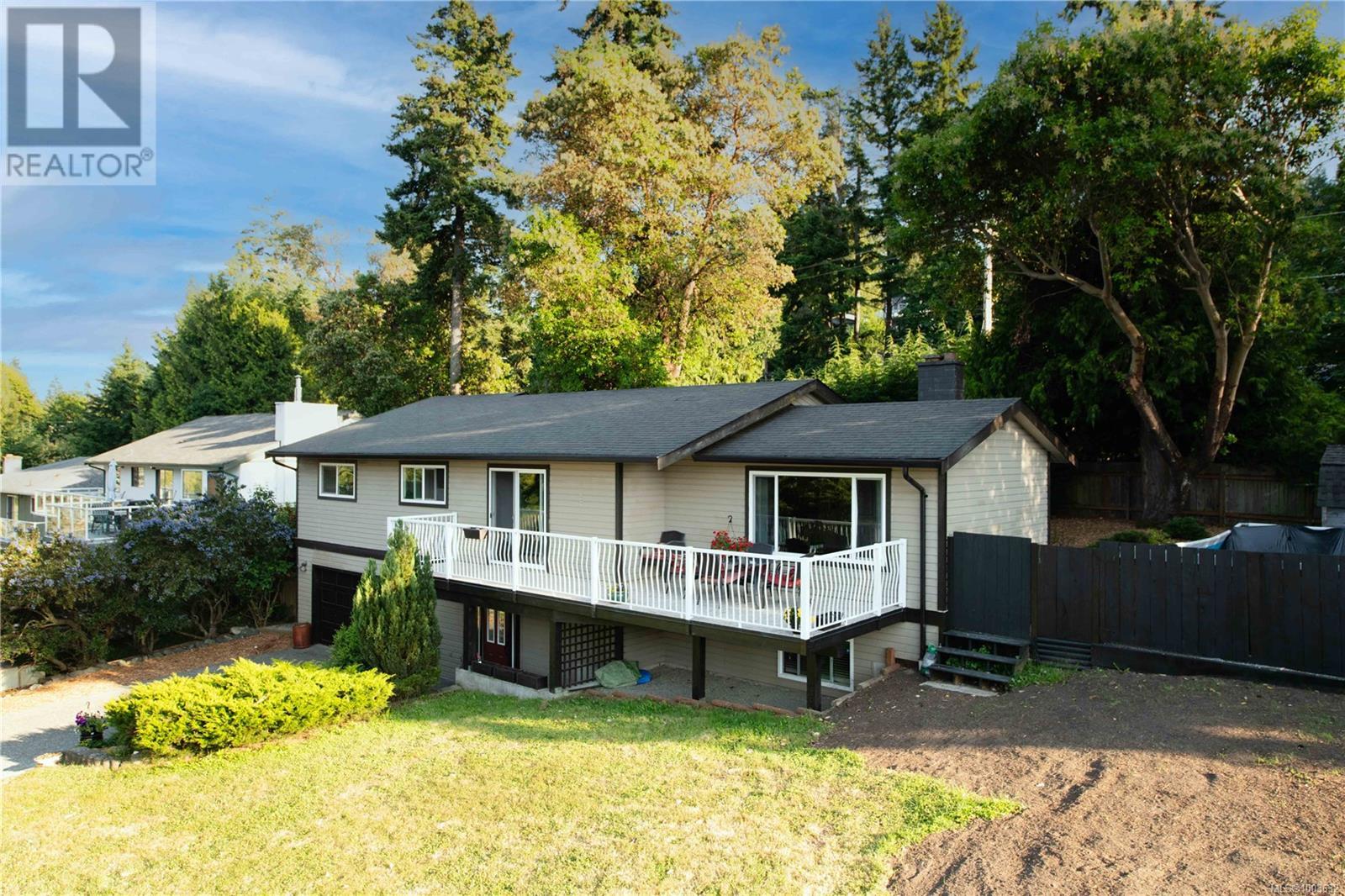 Photo 3 of 791 Cecil Blogg Dr, Colwood BC