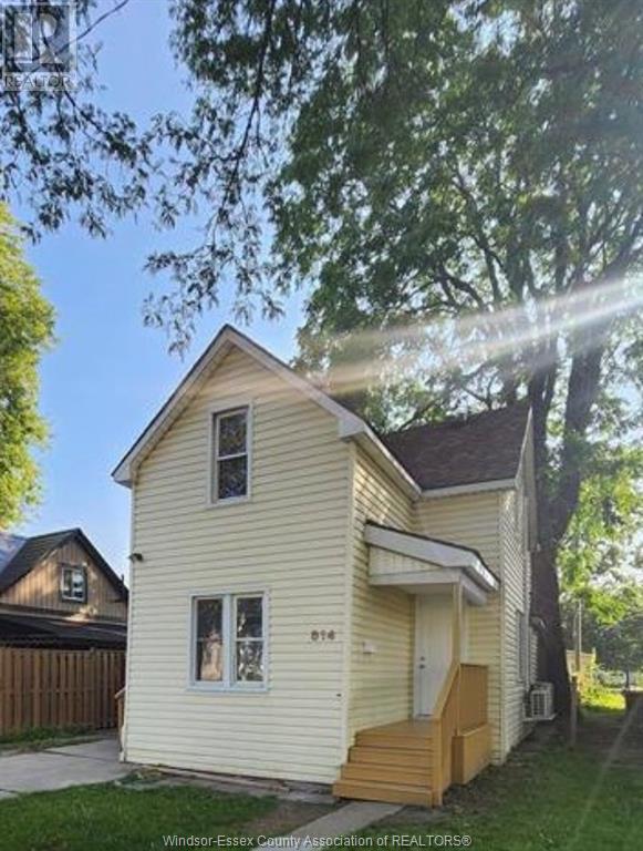 Photo 10 of 814 Langlois, Windsor ON