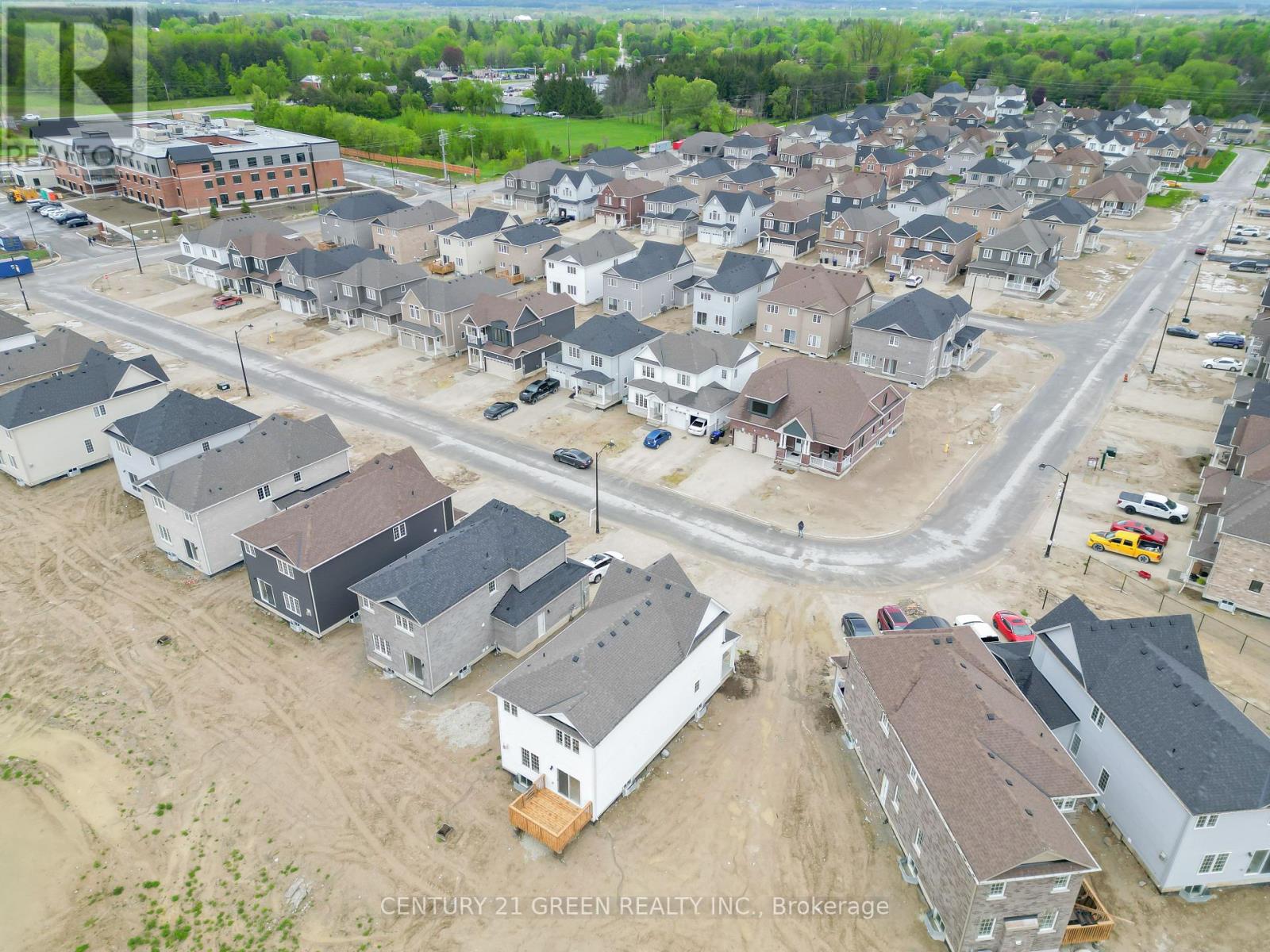 Photo 3 of 274 Springfield Crescent, Clearview ON