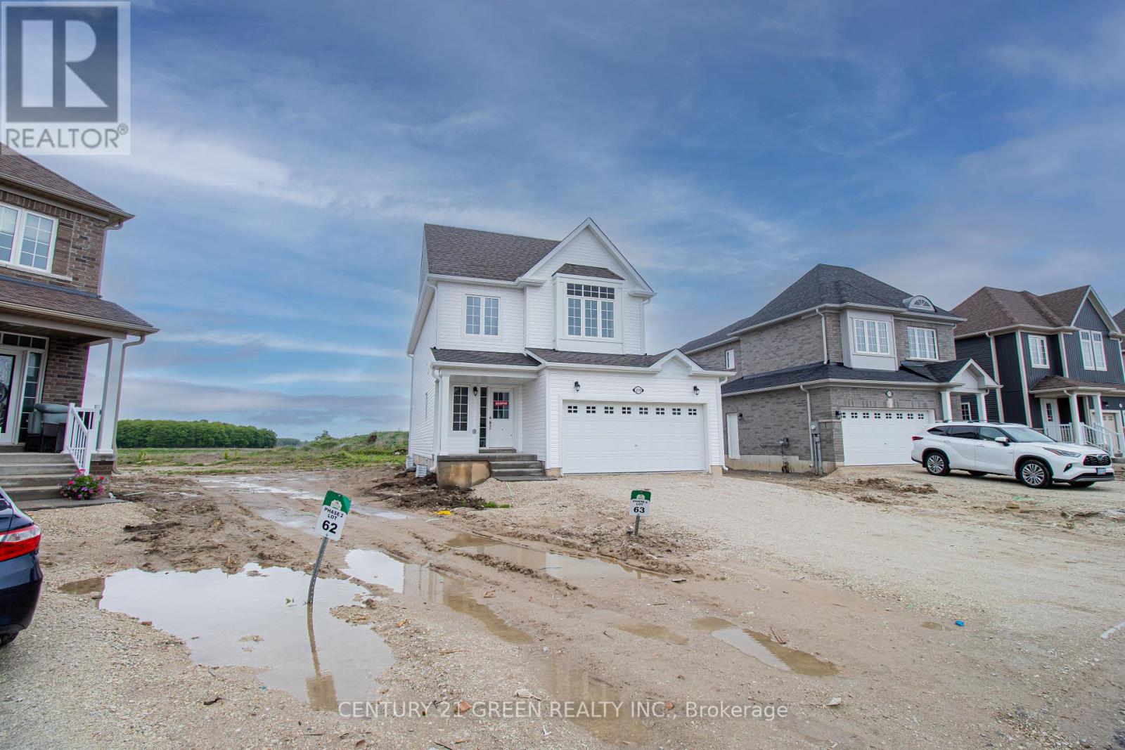 Photo 4 of 274 Springfield Crescent, Clearview ON