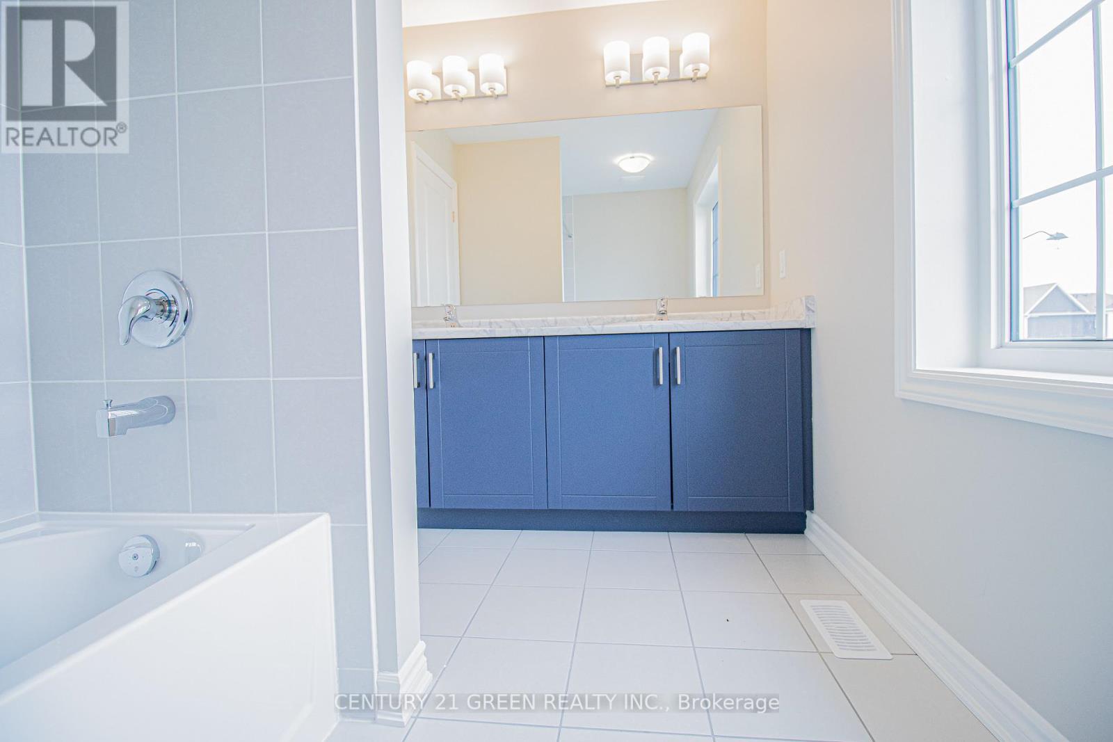 Photo 44 of 274 Springfield Crescent, Clearview ON