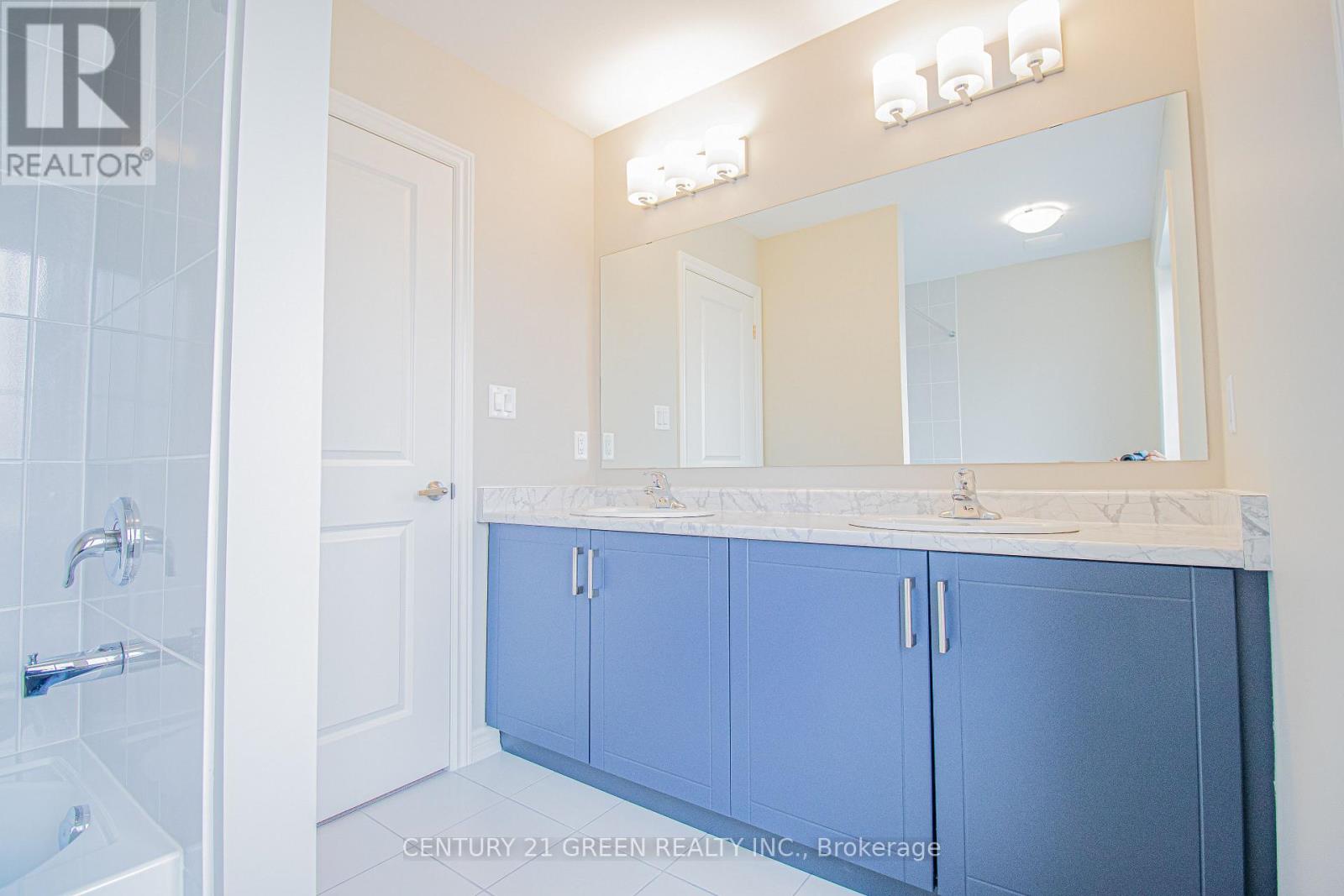 Photo 45 of 274 Springfield Crescent, Clearview ON