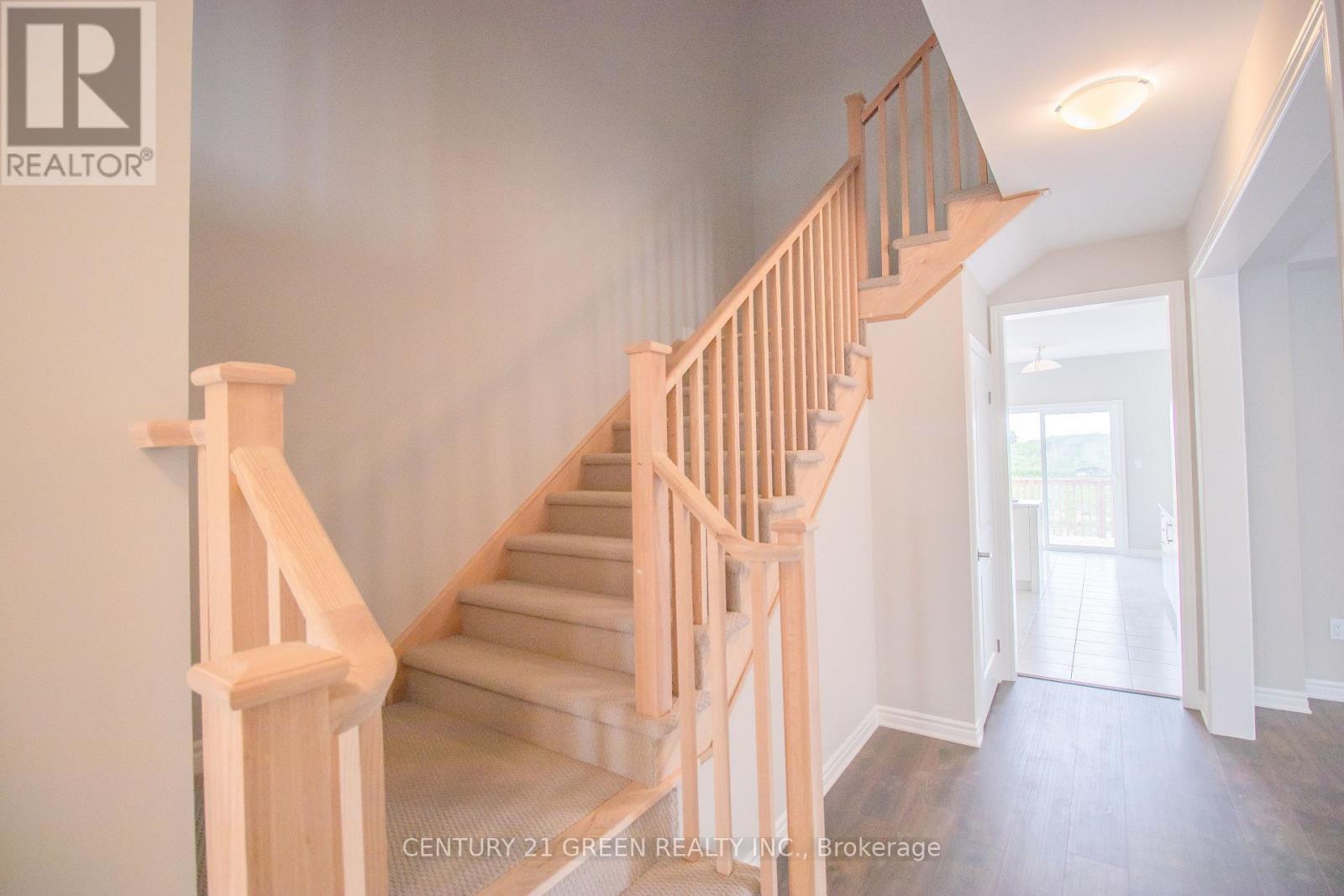 Photo 9 of 274 Springfield Crescent, Clearview ON
