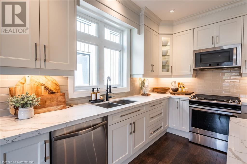 Photo 17 of 962 Beach Boulevard, Hamilton ON