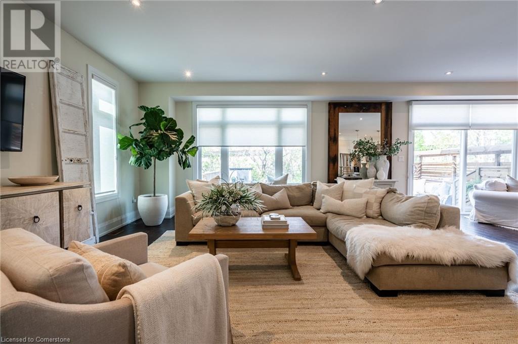 Photo 8 of 962 Beach Boulevard, Hamilton ON