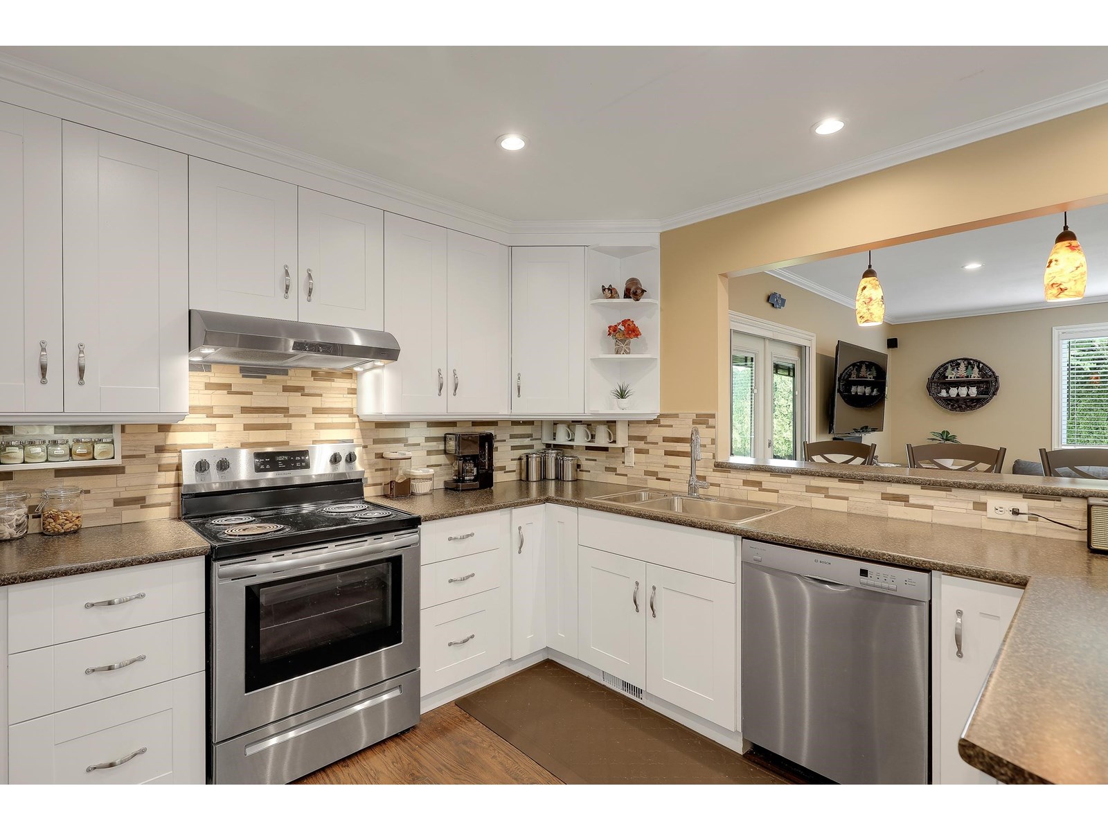 Photo 10 of 6359 172 A Street, Surrey BC