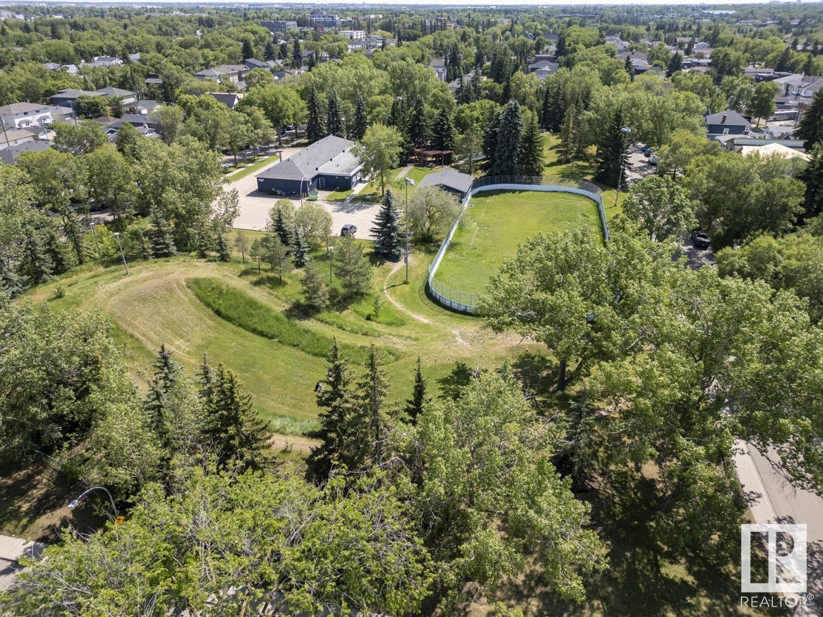 Photo 6 of 9303 94 St Nw, Edmonton AB