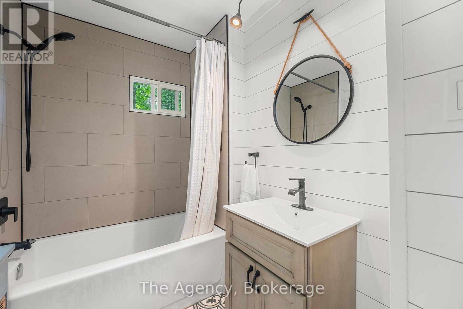 Photo 21 of 1333 Sherwood Forest Road, Bracebridge ON