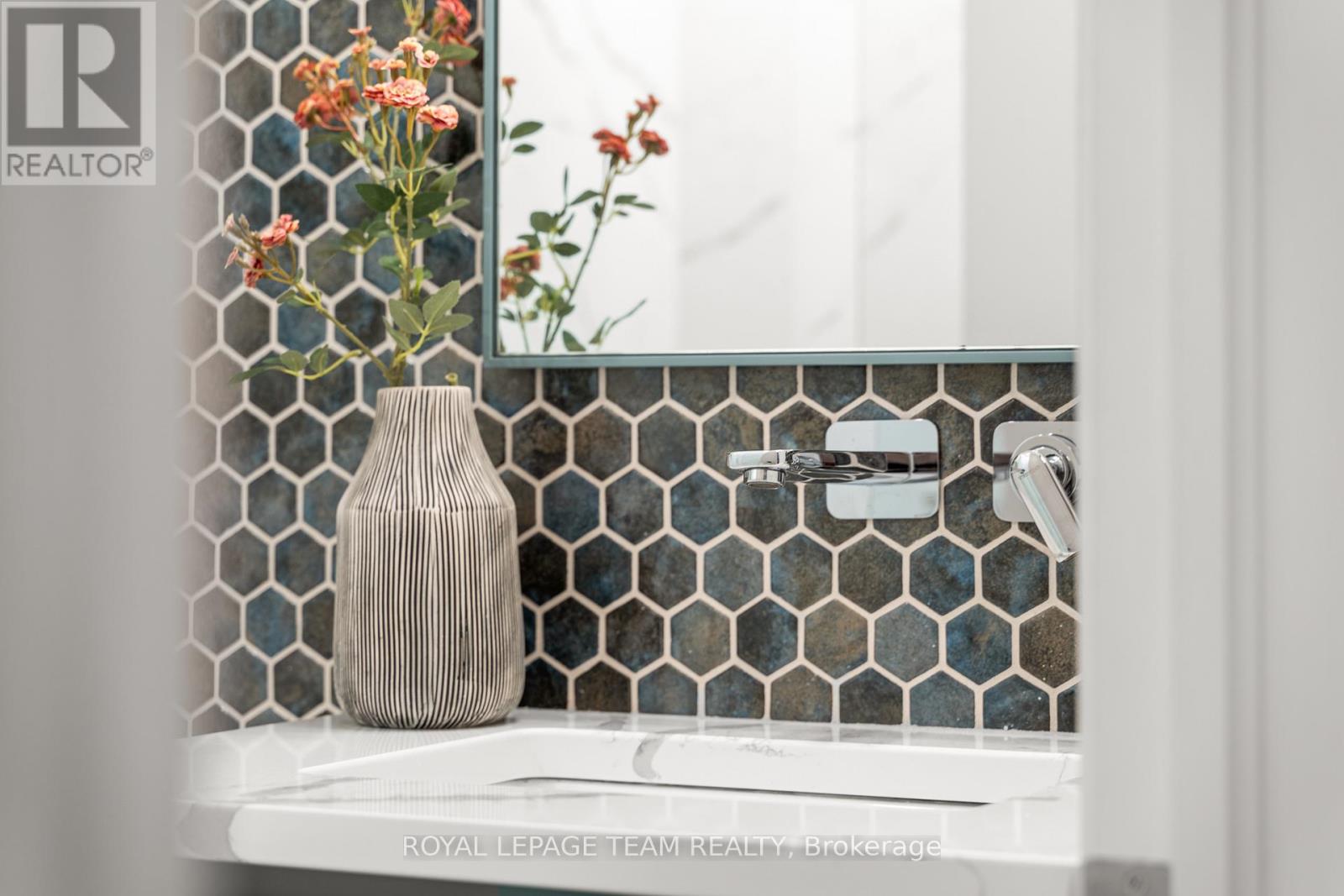 https://ddfcdn.realtor.ca/listing/TS638857636294070000/reb76/highres/5/x12226535_22.jpg