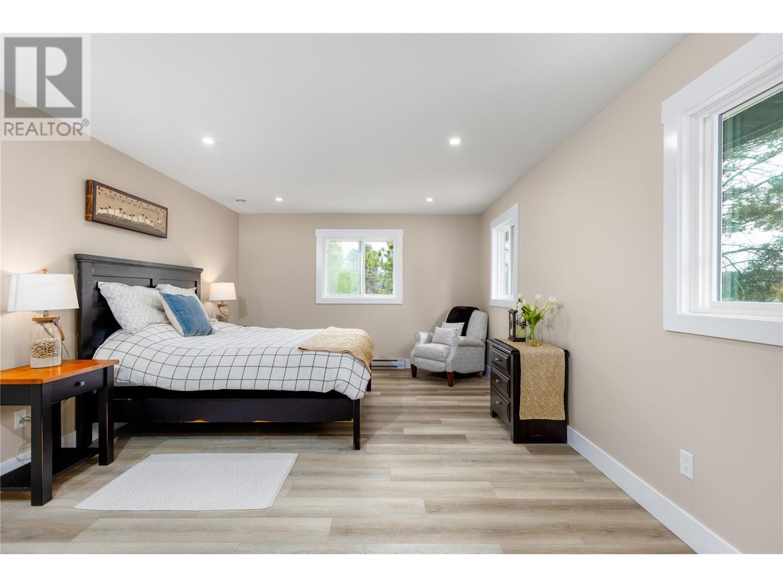 5496 93/95 Highway, Wasa
