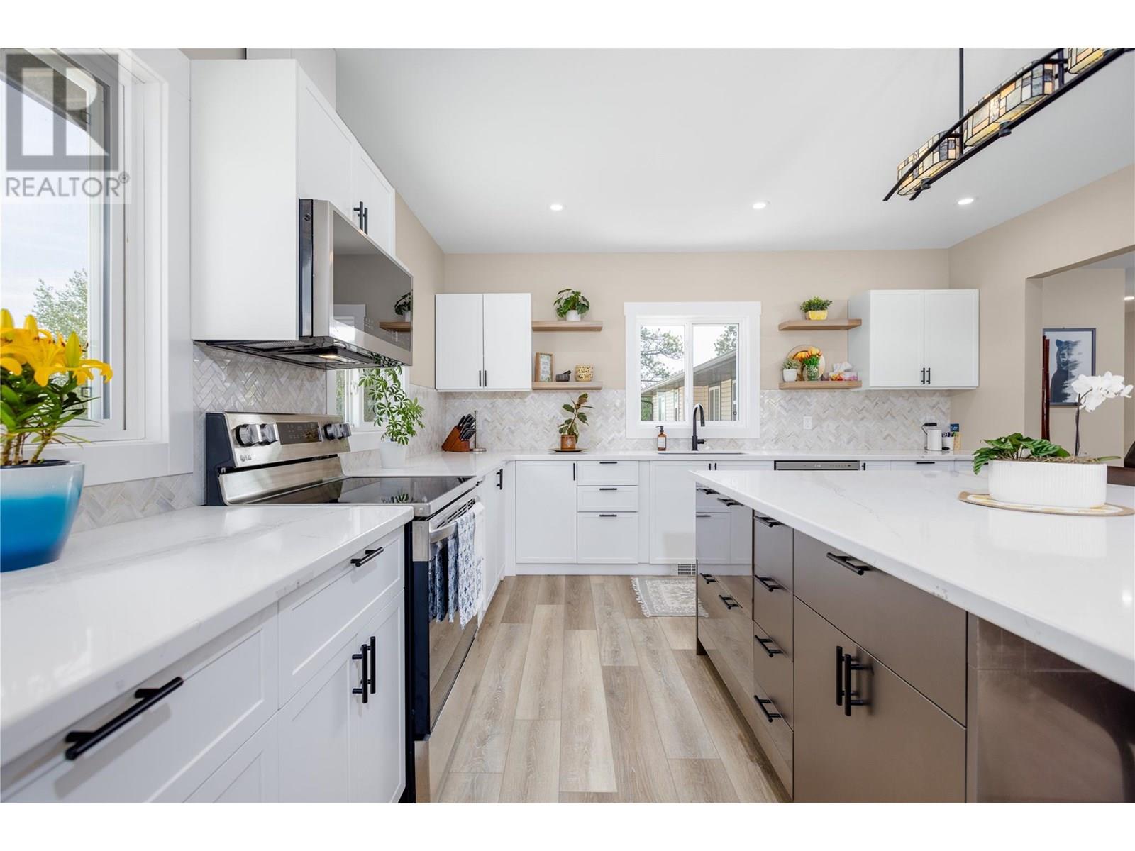 5496 93/95 Highway, Wasa