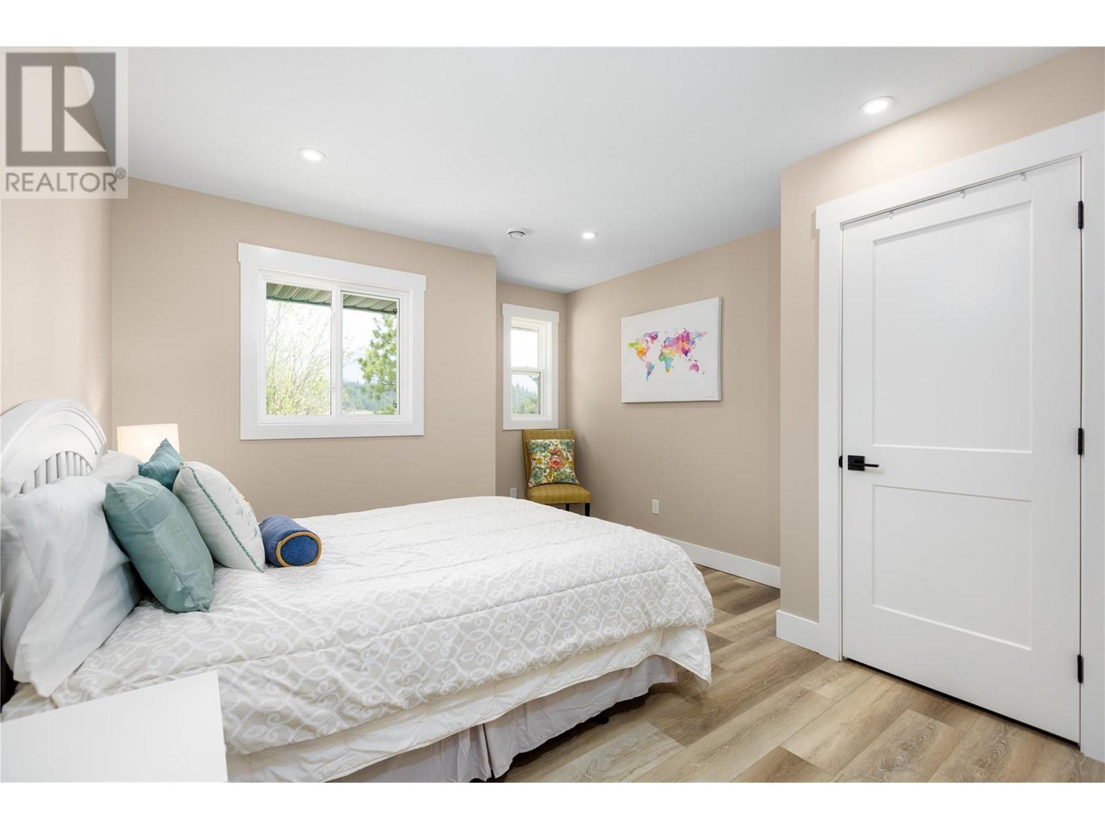 5496 93/95 Highway, Wasa
